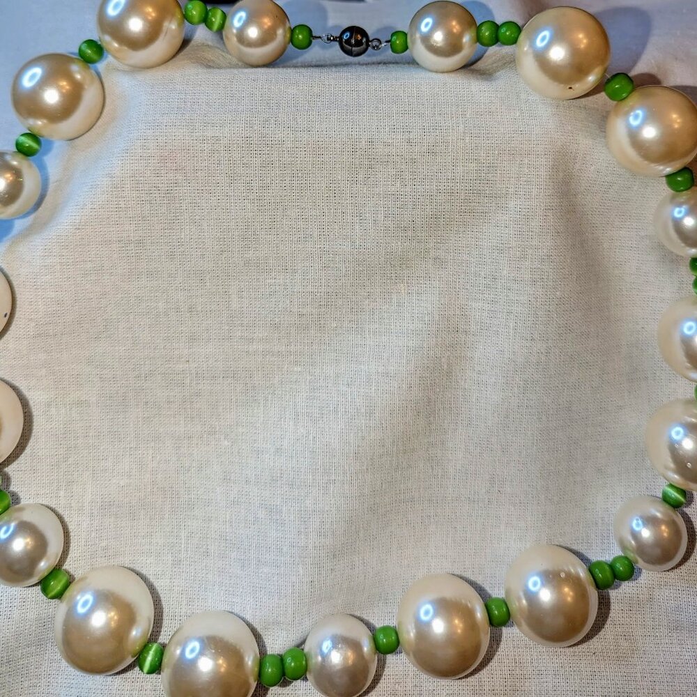 New cream pearl and green beads choker necklace